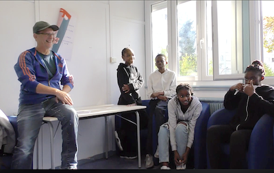 Pierre Goupillon avec des jeunes de la noue